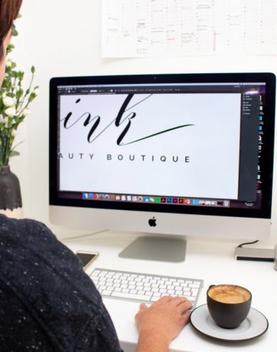working-office-desk-graphic-design_t20_0xnaa6.jpg